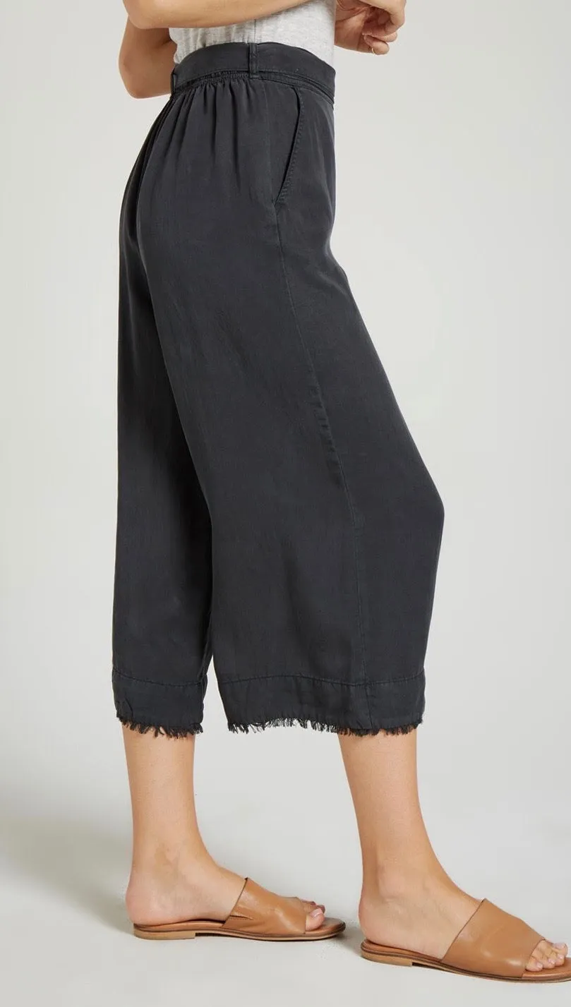 Bella Dahl Belted High Waist Frayed Crop Pant Night Shade