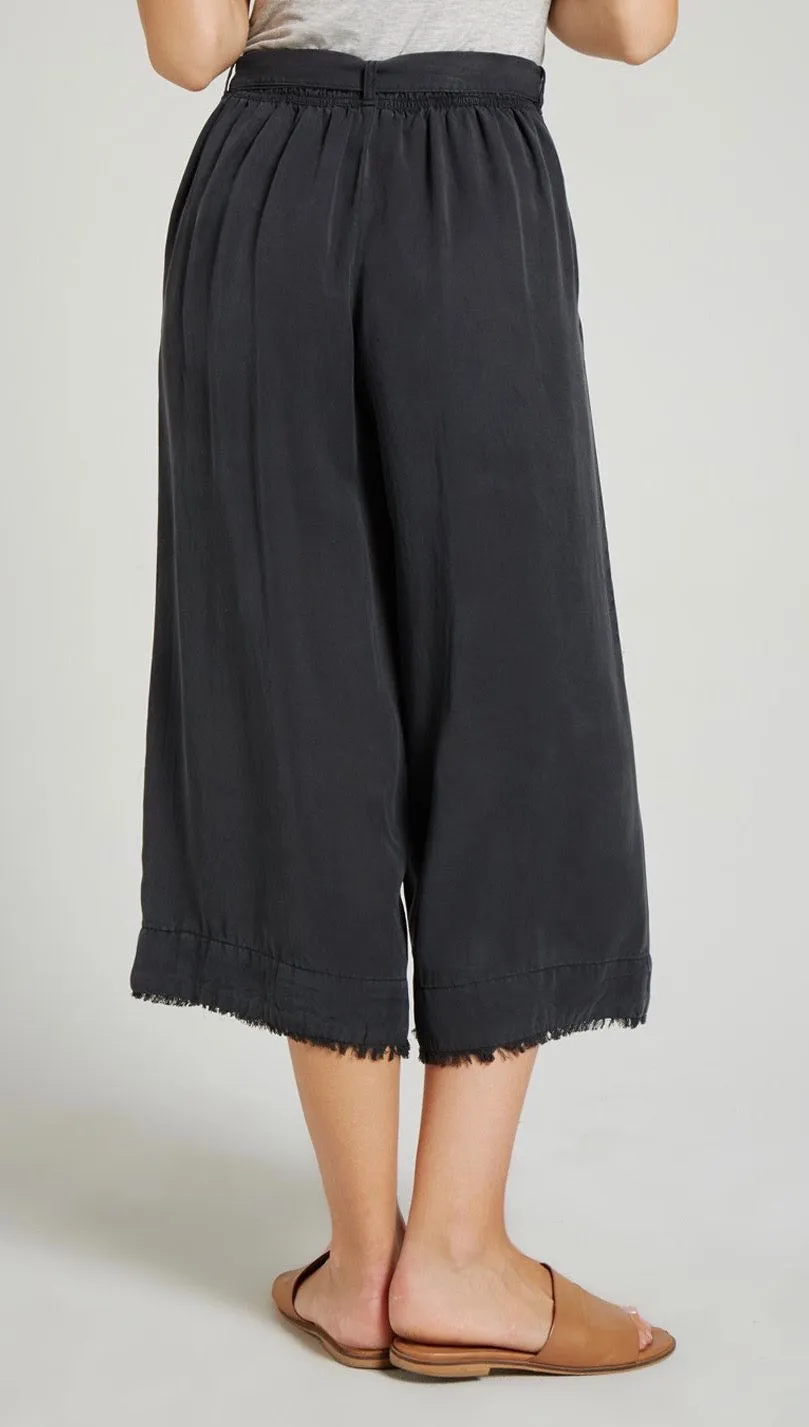 Bella Dahl Belted High Waist Frayed Crop Pant Night Shade
