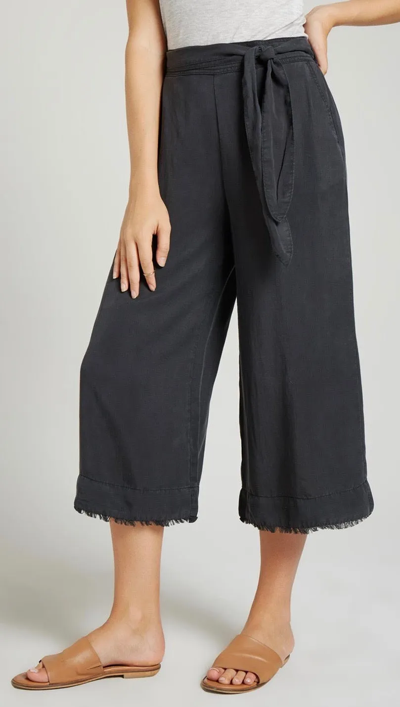 Bella Dahl Belted High Waist Frayed Crop Pant Night Shade