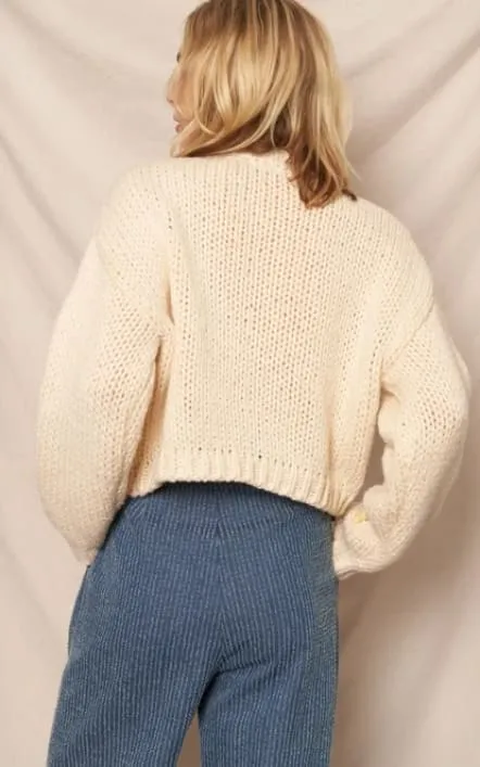 En Crème - 3D Flower Round Neck Sweater